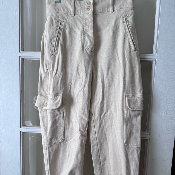 Aritzia Wilfred Free Modern Cargo Pant High-waisted cargo pants - Picture 3 of 4